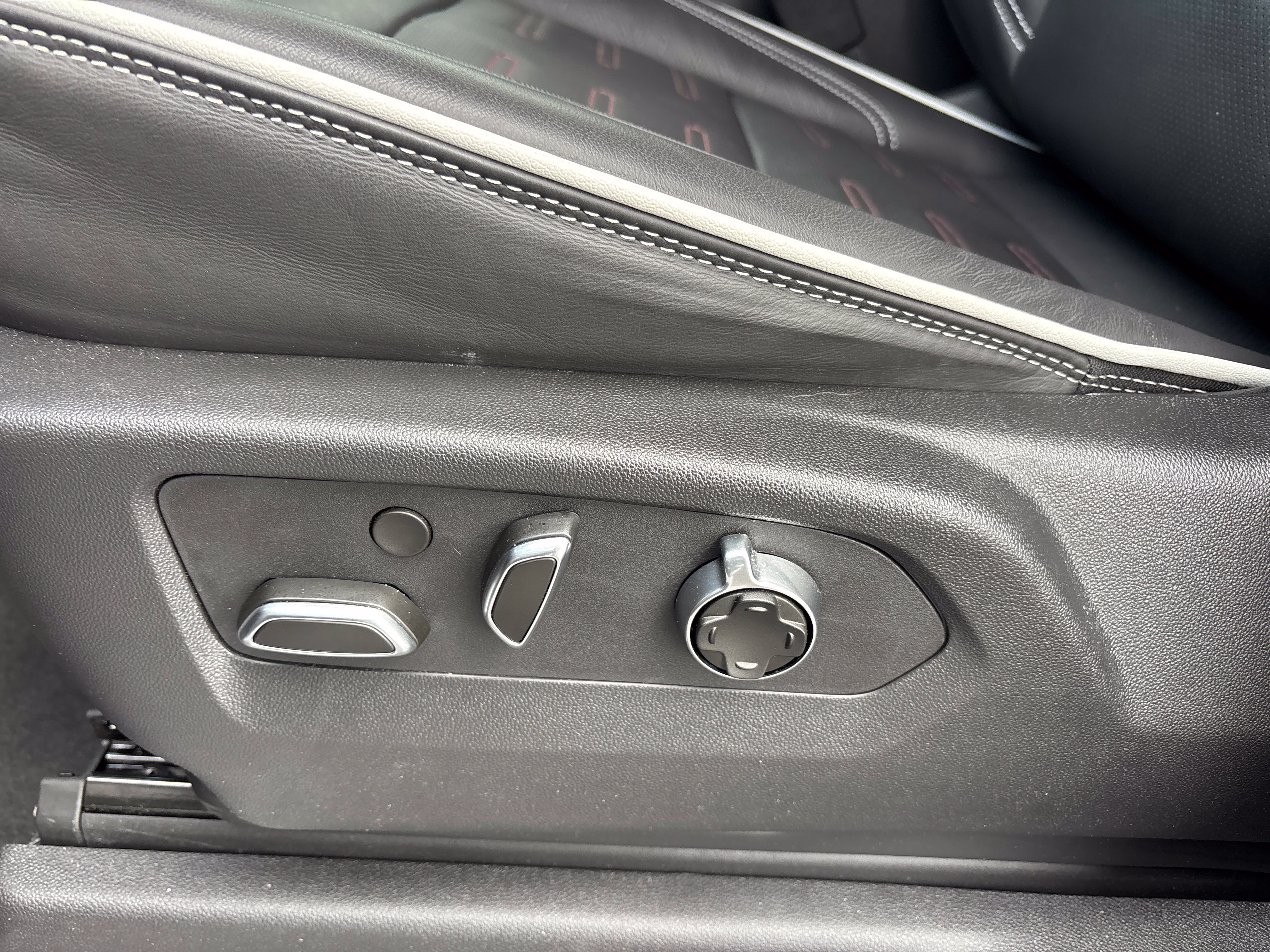 Used 2025 GMC Sierra 1500 AT4X AWD/4WD image 18