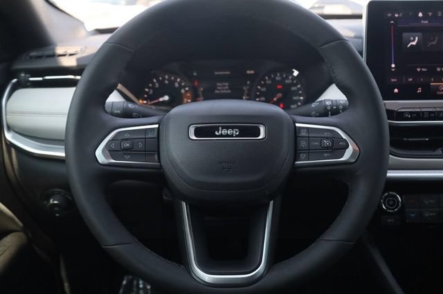 Used 2025 Jeep Compass Limited AWD/4WD image 8