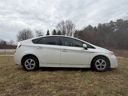 Used 2014 Toyota Prius Four w/ Solar Roof Package image 7