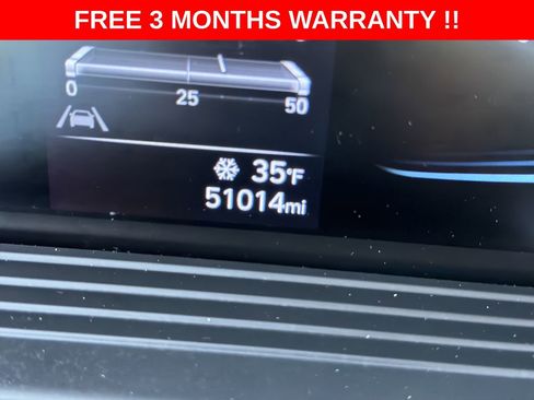 Used 2023 Hyundai Venue SEL image 16