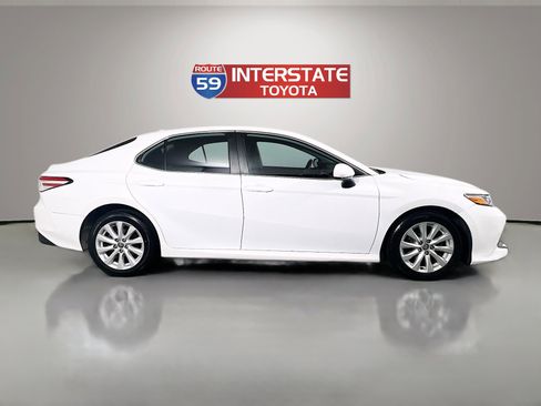 Used 2020 Toyota Camry LE image 8