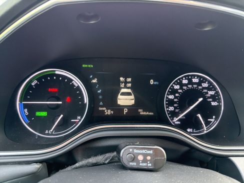 Used 2019 Toyota Avalon XSE w/ All Weather Liner Package image 16