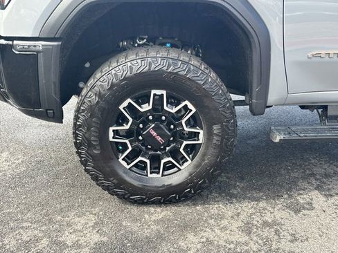 Used 2025 GMC Sierra 2500 AT4X image 11