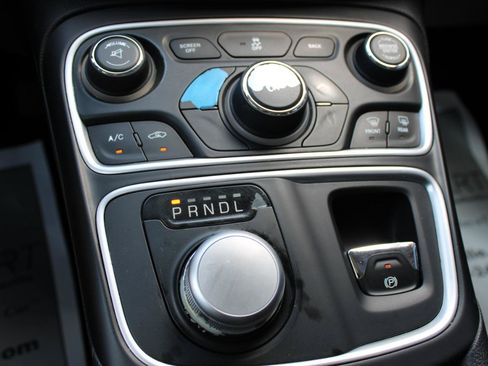 Used 2016 Chrysler 200 Limited FWD image 26