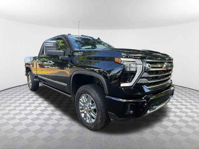 Used 2024 Chevrolet Silverado 2500 High Country w/ High Country Premium Package AWD/4WD image 3