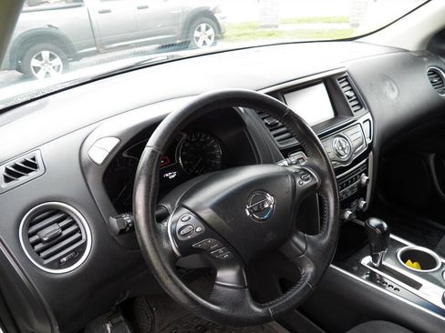 Used 2013 Nissan Pathfinder SV AWD/4WD image 4
