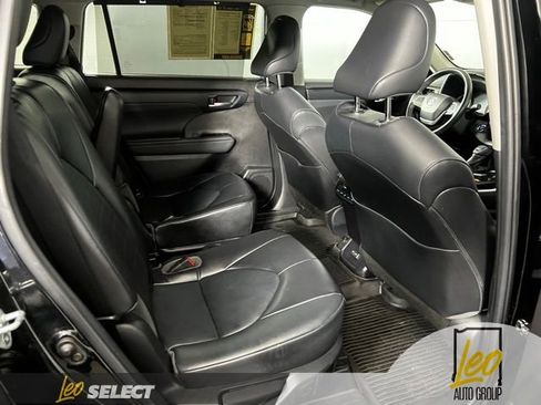 Used 2022 Toyota Highlander XLE image 21