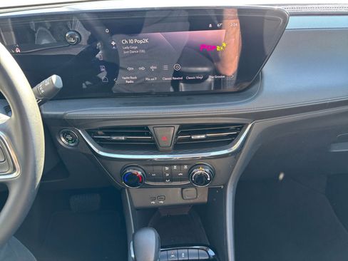 Used 2025 Buick Encore GX Preferred image 17
