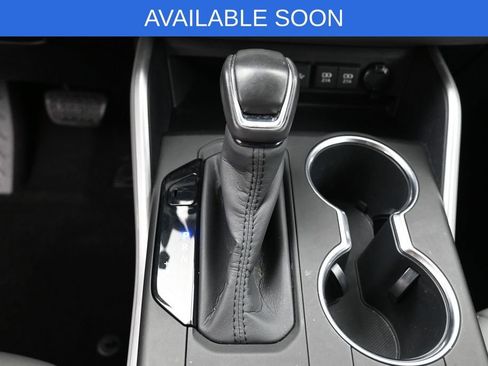 Used 2020 Toyota Highlander XLE AWD/4WD image 24