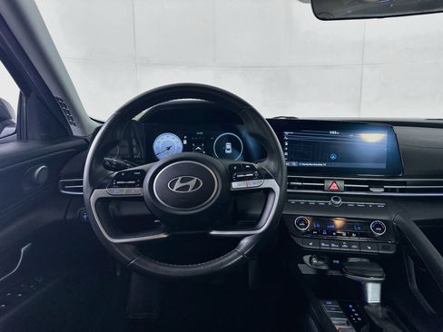 Used 2025 Hyundai Elantra SEL FWD image 17