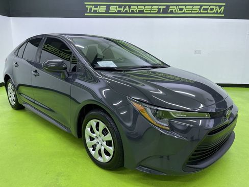Used 2025 Toyota Corolla LE FWD image 2