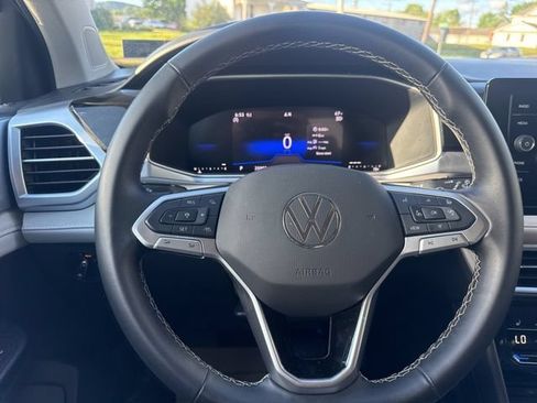 Used 2025 Volkswagen Taos SE AWD/4WD image 15
