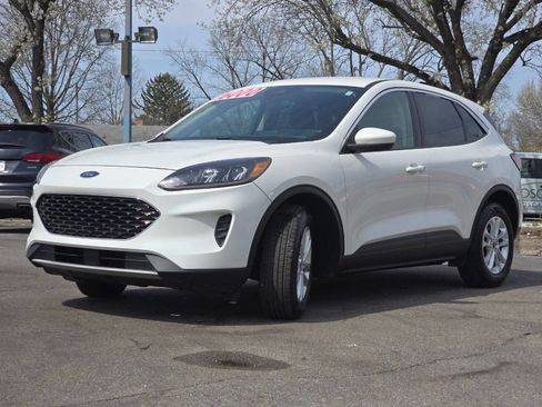 Used 2020 Ford Escape SE image 2