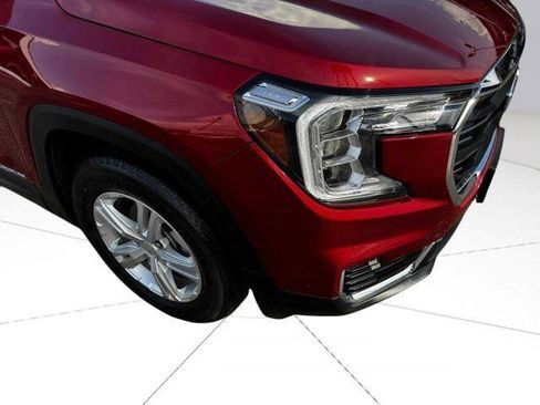 Used 2024 GMC Terrain SLE FWD image 9