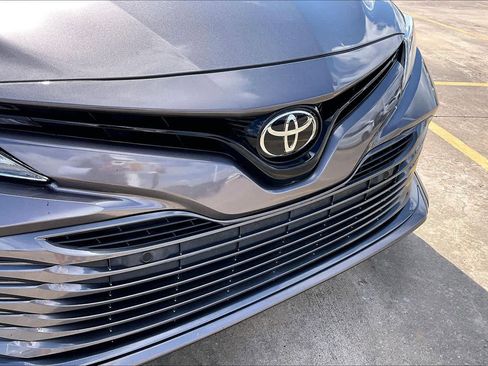 Used 2018 Toyota Camry XLE image 27