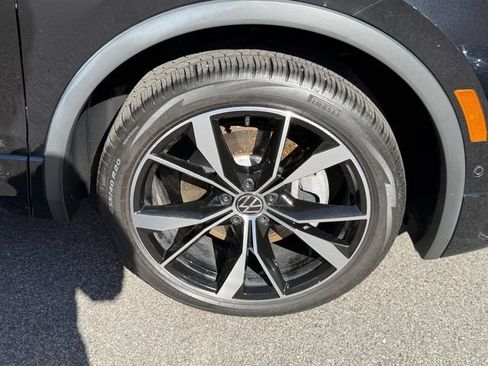 Certified 2023 Volkswagen Tiguan SEL R-Line AWD/4WD image 9