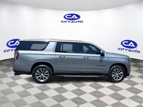 Used 2021 Chevrolet Suburban LT w/ LT Signature Package RWD image 2