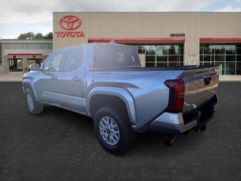 Used 2025 Toyota Tacoma SR5 image 6