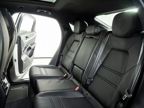 New 2026 Porsche Cayenne Coupe AWD/4WD image 22