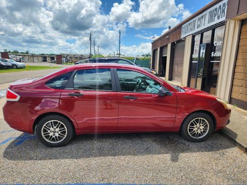 Used 2010 Ford Focus SE image 5