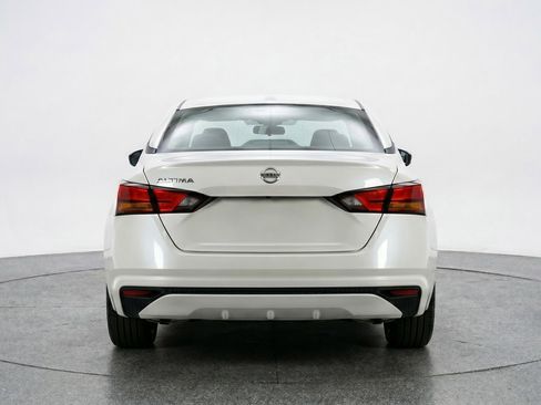 Used 2025 Nissan Altima 2.5 SV FWD image 7