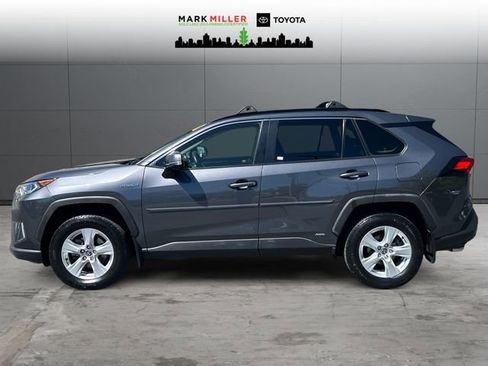 Used 2021 Toyota RAV4 XLE w/ Convenience Package AWD/4WD image 2