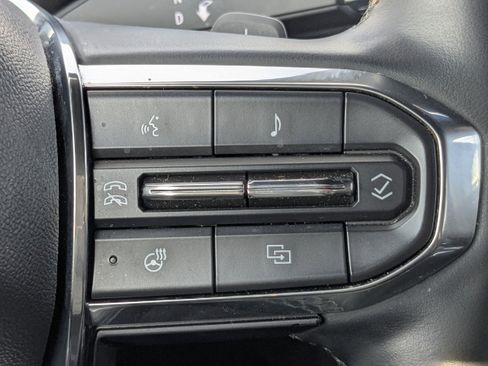 Used 2024 GMC Acadia Elevation image 27