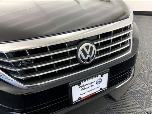 Used 2022 Volkswagen Passat 2.0T R-Line image 30