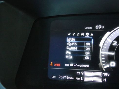 Used 2023 Toyota Tundra Platinum AWD/4WD image 3