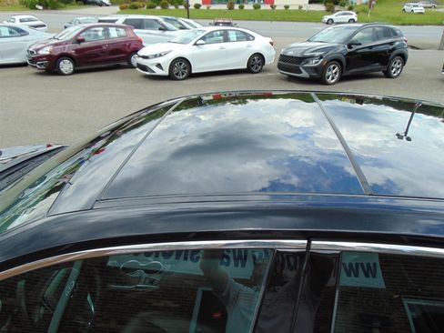 Used 2020 Toyota Camry XSE image 9