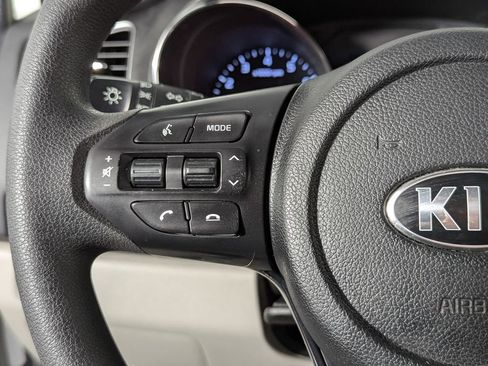 Used 2021 Kia Sedona LX image 36
