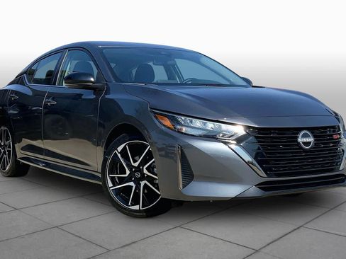 Used 2025 Nissan Sentra SR FWD image 3