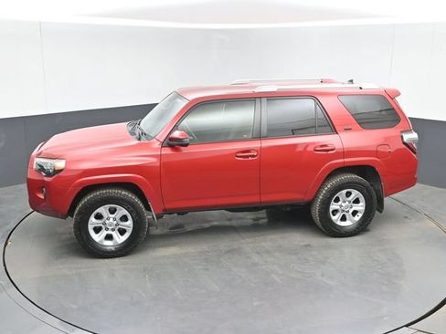 Used 2018 Toyota 4Runner SR5 AWD/4WD image 34