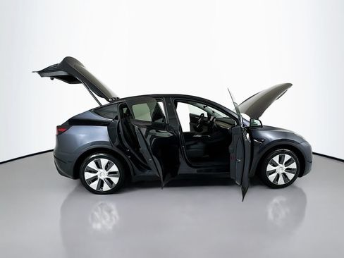 Used 2024 Tesla Model Y Long Range RWD image 33