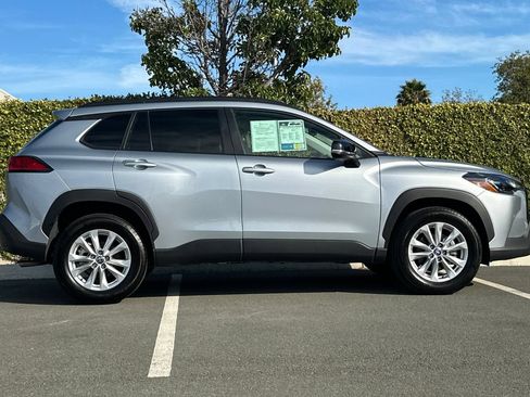 Used 2025 Toyota Corolla Cross LE AWD/4WD image 3