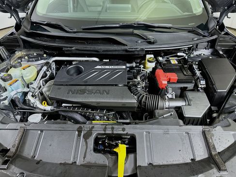 Used 2024 Nissan Rogue SV image 9