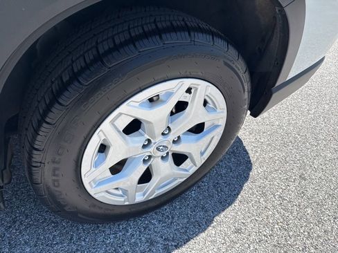 Used 2023 Subaru Forester AWD/4WD image 34