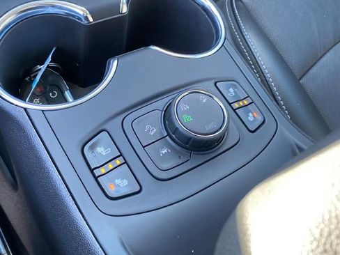 Certified 2024 GMC Terrain SLT image 13