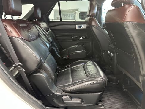 Used 2022 Ford Explorer Platinum w/ Equipment Group 601A image 14