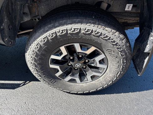 Used 2023 Toyota Tacoma TRD Off-Road AWD/4WD image 8