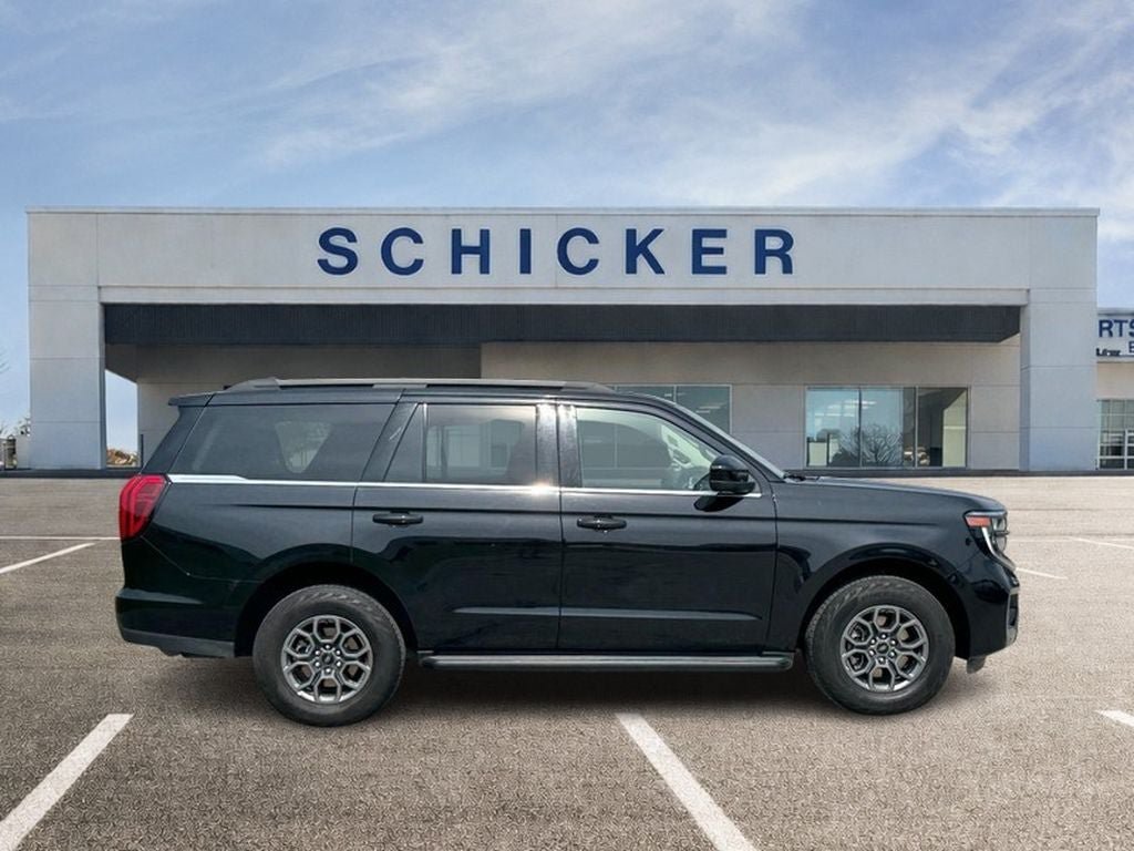 Used 2025 Ford Expedition Active AWD/4WD image 2
