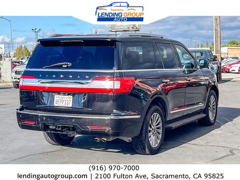 Used 2019 Lincoln Navigator Premiere image 4
