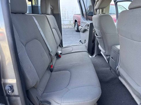 Used 2021 Nissan Frontier SV w/ Midnight Edition Floor Mats image 14