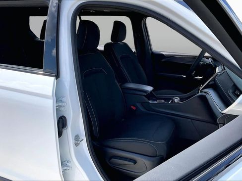 Used 2025 Jeep Grand Cherokee L Laredo RWD image 9