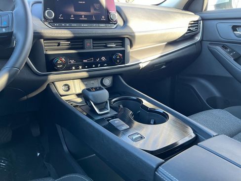 Used 2025 Nissan Rogue SV image 43