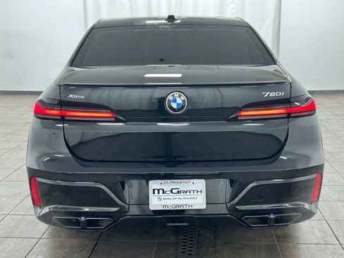 Used 2023 BMW 760i xDrive w/ Executive Package image 4