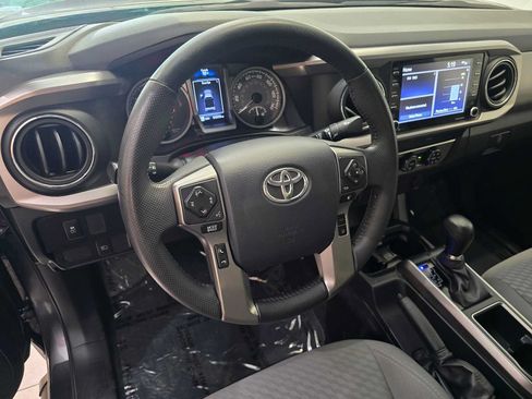 Used 2020 Toyota Tacoma SR5 AWD/4WD image 2