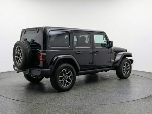 Used 2025 Jeep Wrangler Sahara image 9