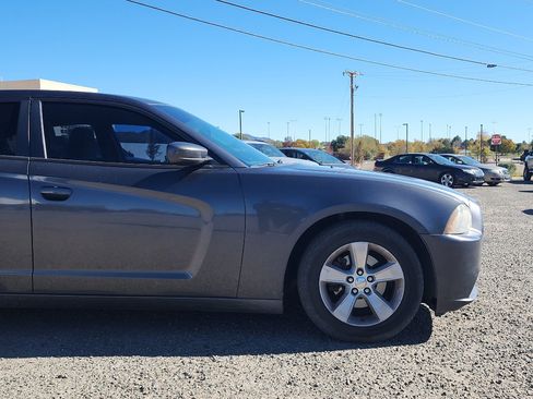 Used 2013 Dodge Charger SE w/ Connectivity Group image 4