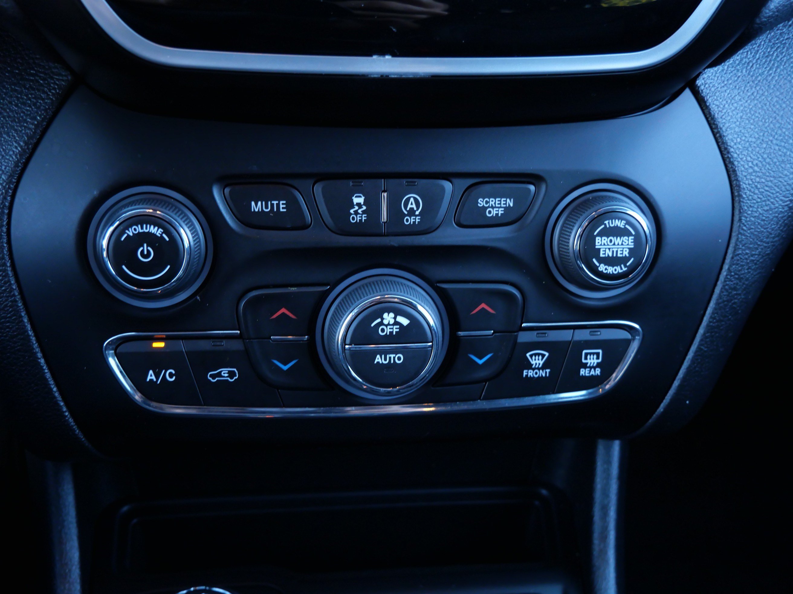 Used 2020 Jeep Cherokee Limited AWD/4WD image 23